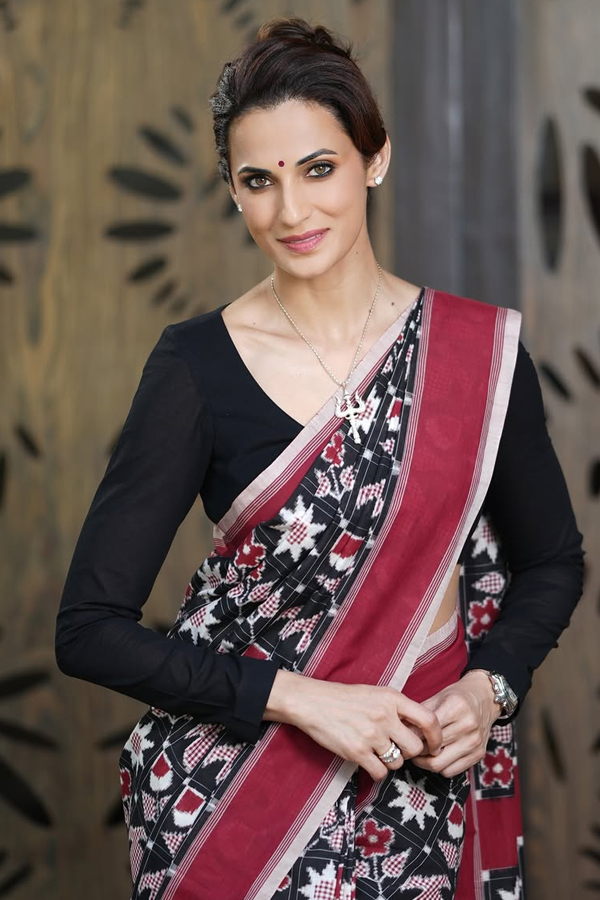 Samanthas friend Shilpa Reddy looks beautiful in A colorful saree Photos16