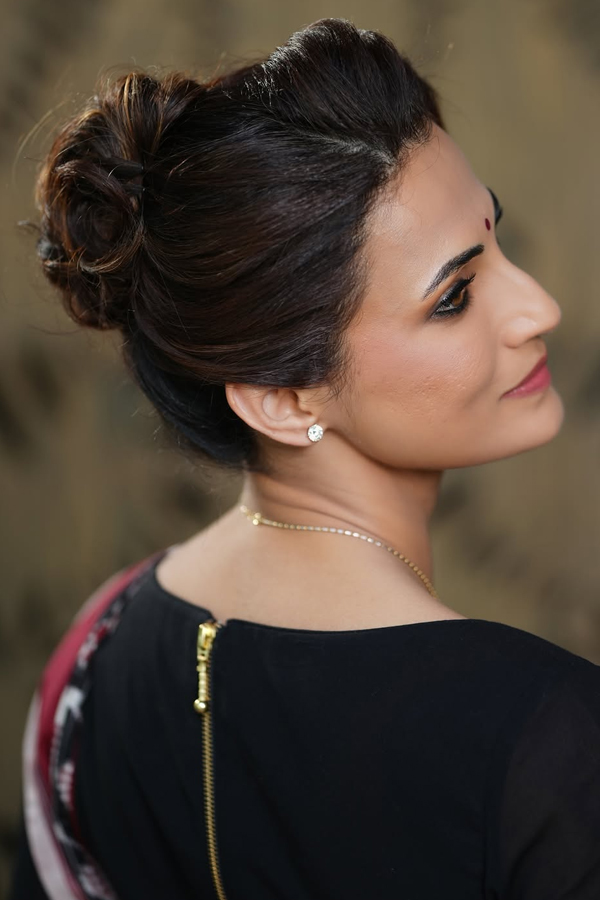 Samanthas friend Shilpa Reddy looks beautiful in A colorful saree Photos3