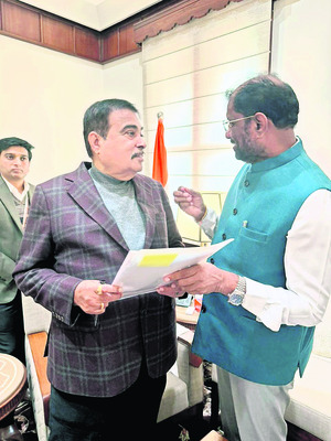 హైవేలకు నిధులు  విడుదల చేయండి
1