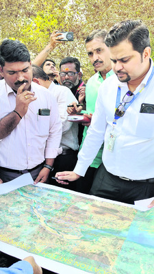 పరిశీలించి.. ఆరా తీసి1