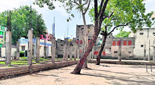 ప్రగతి.. వెనుక‘బడి’1