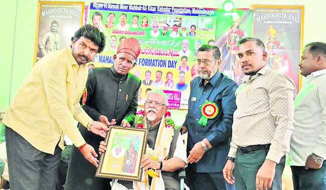 ఘనంగా మహబూబ్‌నగర్‌ అవతరణ వేడుకలు 
1