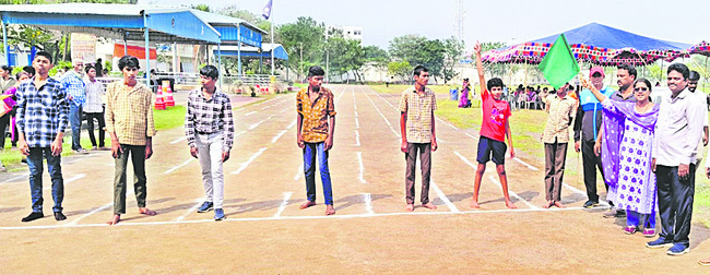 నిత్యాన్నదానానికి రూ.లక్ష విరాళం  2