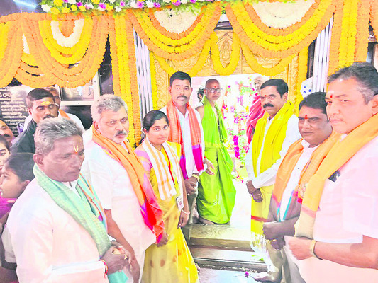 పడమట.. కిటకిట 2