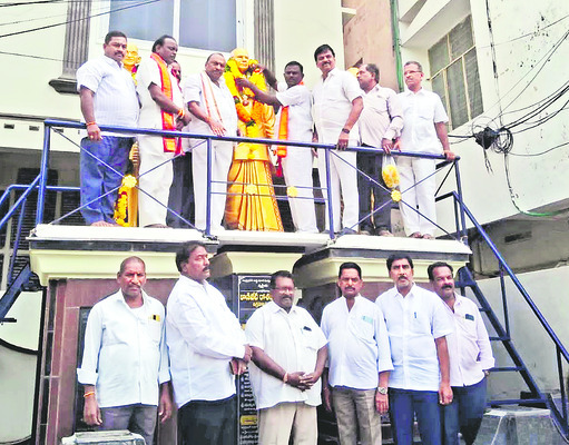 మీ ఆలోచనలు సమాజానికి ఉపయోగపడాలి 1