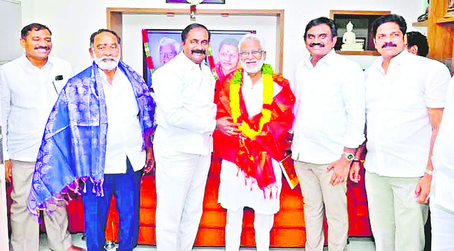 పార్టీలో కష్టపడి పనిచేసిన వారికి గుర్తింపు1