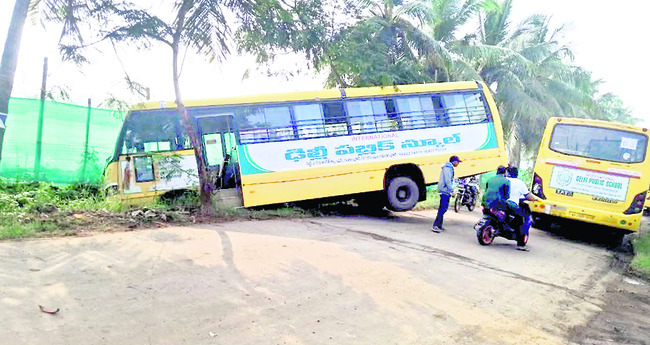 మొక్కుబడి..ప్రచార హడావుడి1
