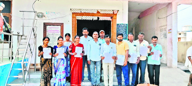 ఏకగ్రీవ అభ్యర్థులకు  నియామక పత్రాలు1