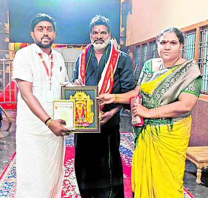 నిత్యాన్నదానానికి రూ.లక్ష విరాళం  1