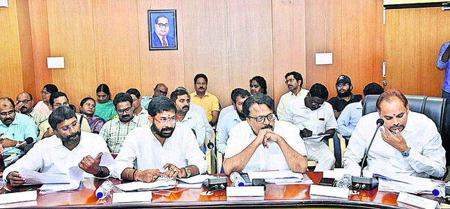 సమస్యలు అవే... సమీక్ష తీరూ అదే.. 1