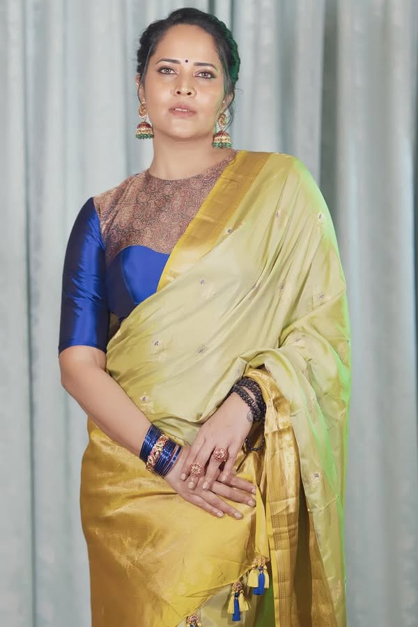 Anasuya Bharadwaj Stunning Looks In Saree Photos12