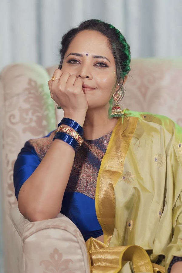 Anasuya Bharadwaj Stunning Looks In Saree Photos13