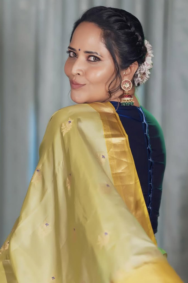 Anasuya Bharadwaj Stunning Looks In Saree Photos14