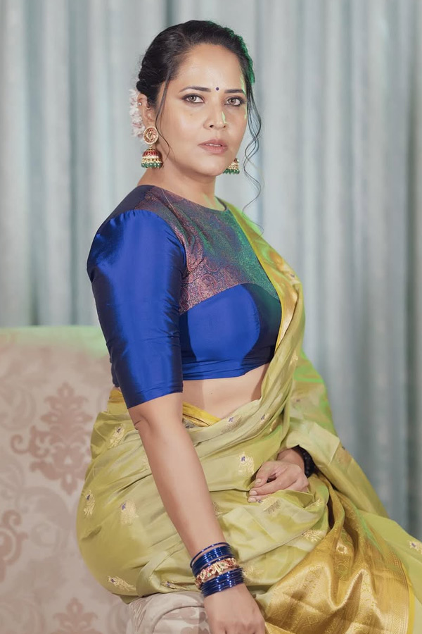 Anasuya Bharadwaj Stunning Looks In Saree Photos3