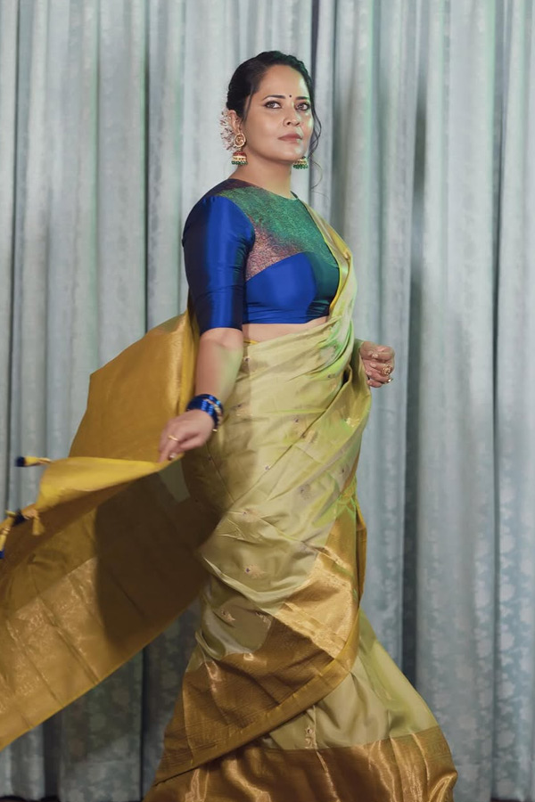 Anasuya Bharadwaj Stunning Looks In Saree Photos5