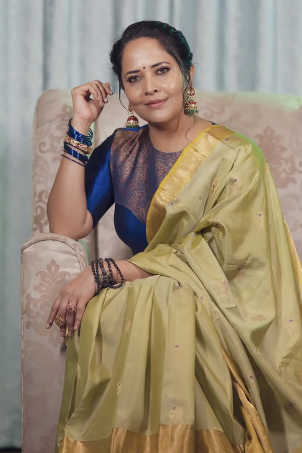Anasuya Bharadwaj Stunning Looks In Saree Photos6