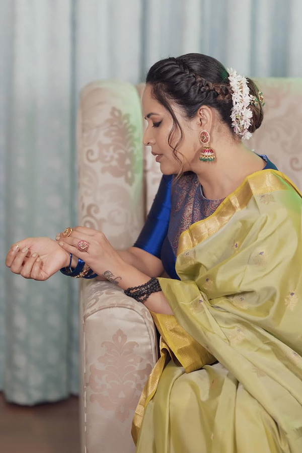 Anasuya Bharadwaj Stunning Looks In Saree Photos7