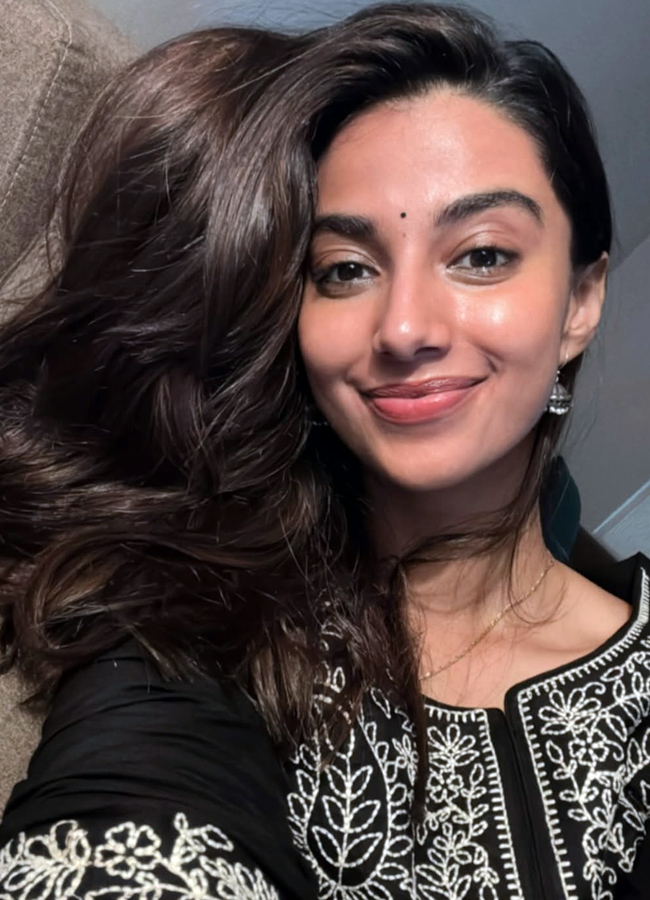 Meenakshi Chowdhury with sweet memories of this year.. Photos2