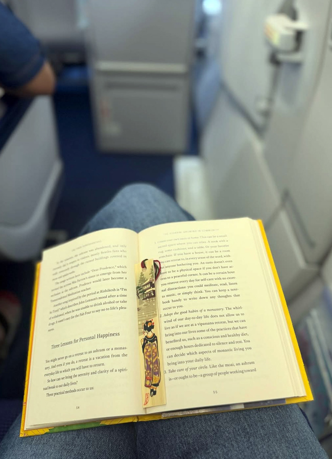 Meenakshi Chowdhury with sweet memories of this year.. Photos4