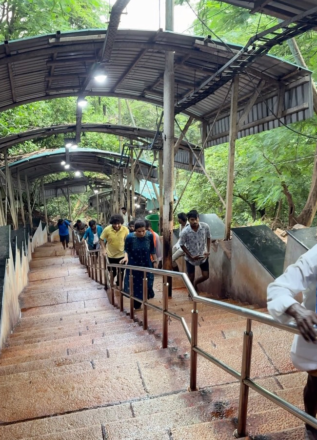 Meenakshi Chowdhury with sweet memories of this year.. Photos5