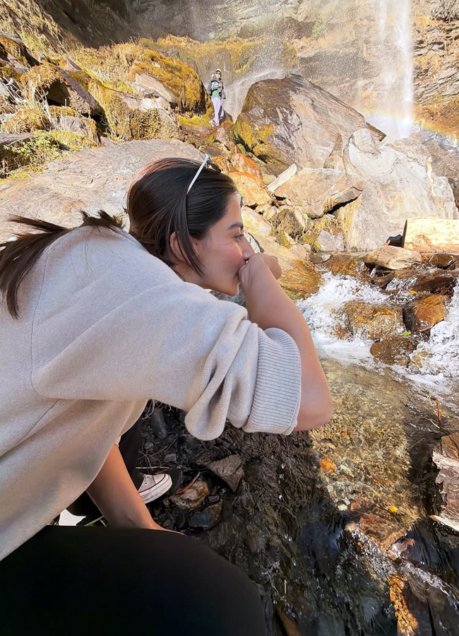 Meenakshi Chowdhury with sweet memories of this year.. Photos10