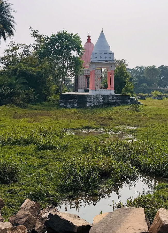 bollywood beauty Rasha Thadani at ancient Shiva temple (Photos)12
