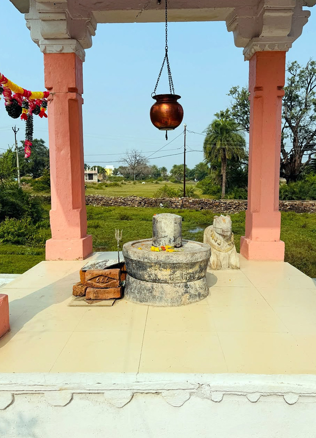 bollywood beauty Rasha Thadani at ancient Shiva temple (Photos)8