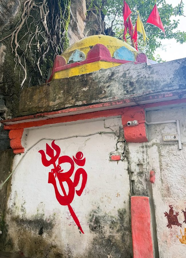 bollywood beauty Rasha Thadani at ancient Shiva temple (Photos)10