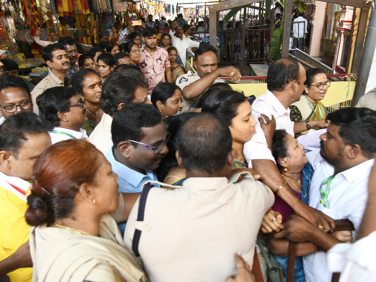 Sri Kanaka Mahalakshmi Ammavari Margasira Masotsavalu In Visakhapatnam10