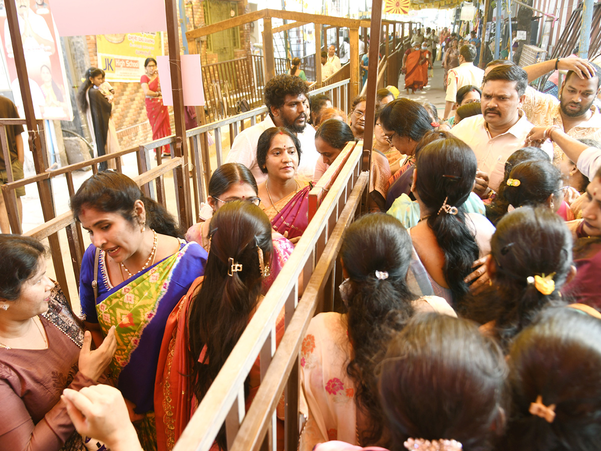 Sri Kanaka Mahalakshmi Ammavari Margasira Masotsavalu In Visakhapatnam11