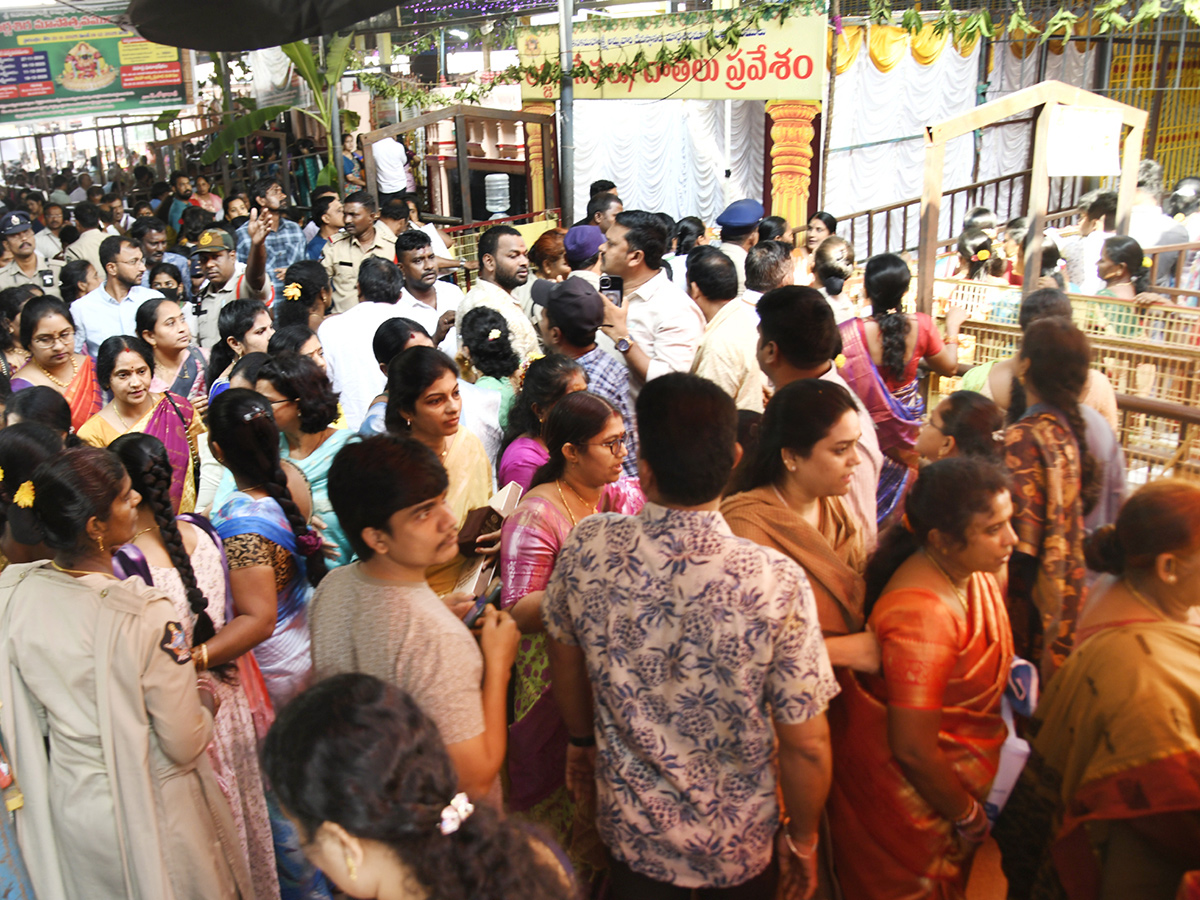 Sri Kanaka Mahalakshmi Ammavari Margasira Masotsavalu In Visakhapatnam12