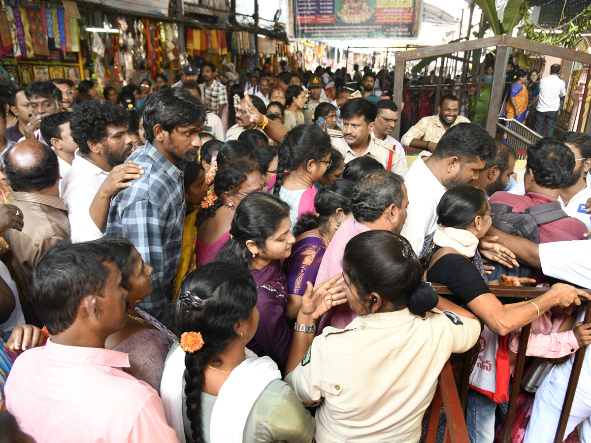 Sri Kanaka Mahalakshmi Ammavari Margasira Masotsavalu In Visakhapatnam14