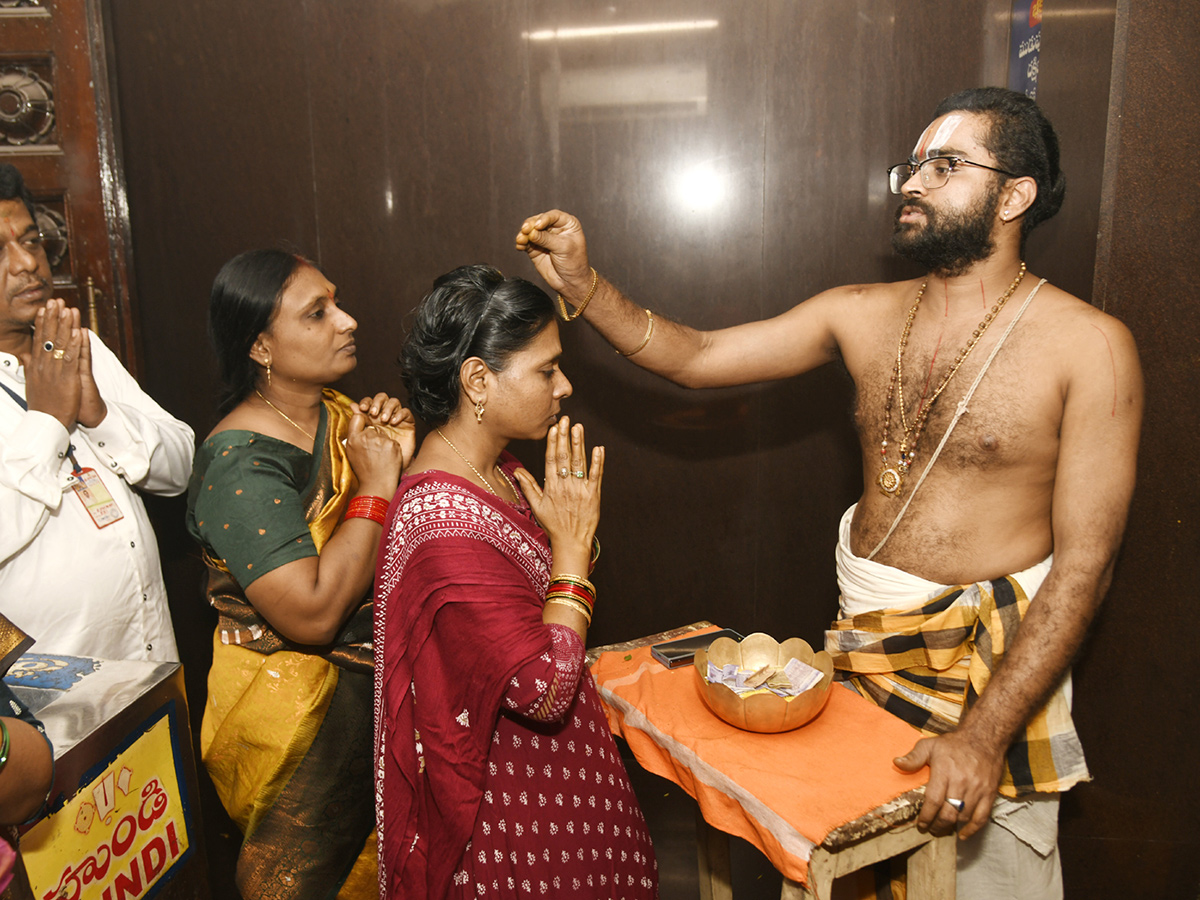 Sri Kanaka Mahalakshmi Ammavari Margasira Masotsavalu In Visakhapatnam8