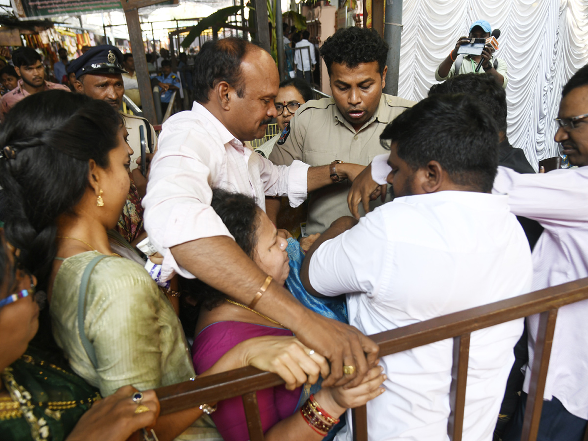 Sri Kanaka Mahalakshmi Ammavari Margasira Masotsavalu In Visakhapatnam9