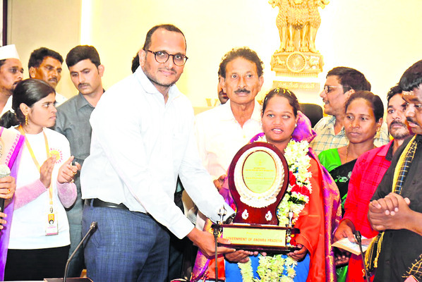 ప్రపంచ విజేతకు పట్టాభిషేకం2