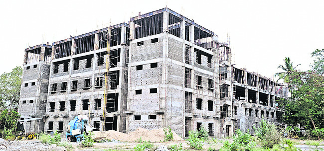 అటకెక్కిన కళాశాలల నిర్మాణం  
1