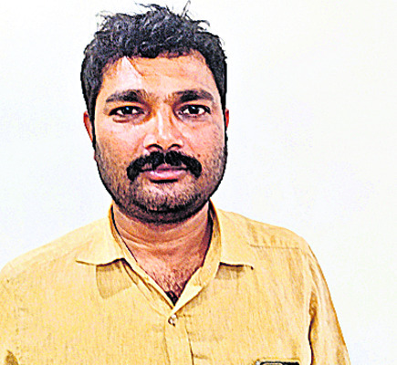 భయంతోనే రాకపోకలు  
1