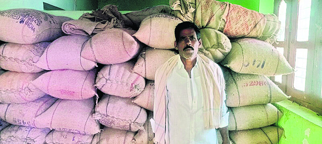 మొక్కజొన్న రైతు కుదేలు 1