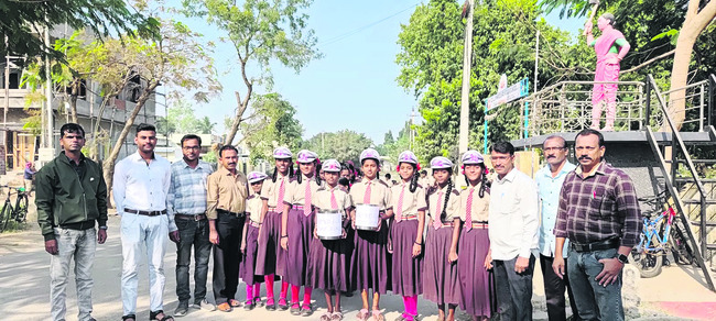 కేంద్ర మంత్రిని కలిసిన ఎంపీ
1