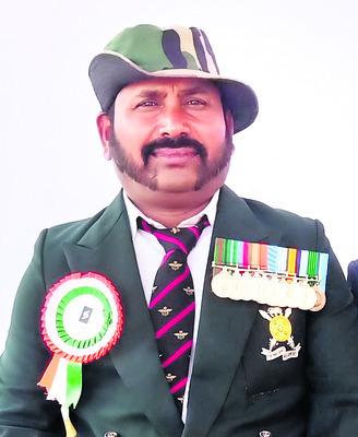 భార్య సర్పంచ్‌గా..  భర్త వార్డుసభ్యుడిగా పోటీ1