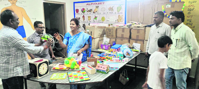 ఆత్మవిశ్వాసంతో  ముందడుగు వేయాలి 
1