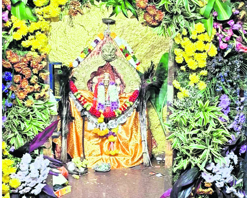 ఆదిశిలా క్షేత్రానికి పోటెత్తిన భక్తులు 3