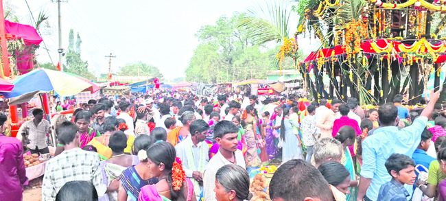 ఆదిశిలా క్షేత్రానికి పోటెత్తిన భక్తులు 1