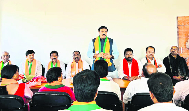 ‘బీజేపీ బలపరిచిన  అభ్యర్థులను గెలిపించాలి’ 
2