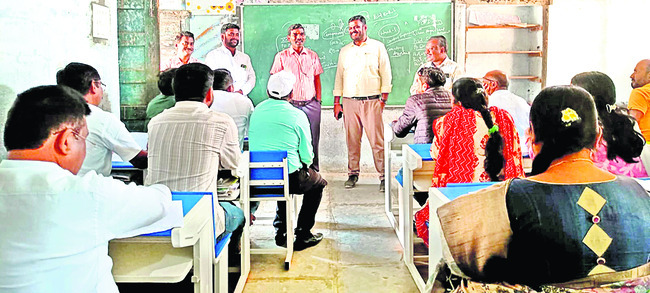 ఎన్నికల విధులు పకడ్బందీగా నిర్వహించాలి1