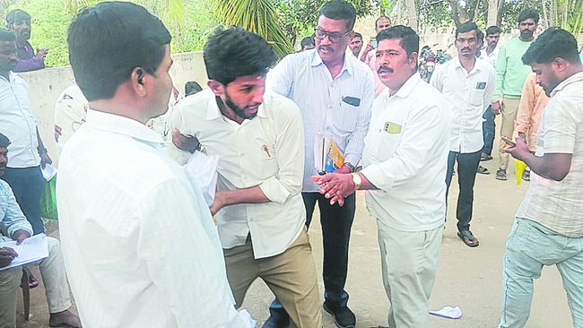 కుటుంబాల్లో పంచాయతీ1