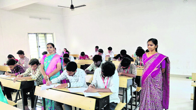 ఏకగ్రీవం పంచాయతీల్లో విచారణ1