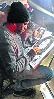 పెన్సిల్‌ ఆర్ట్‌తో జీవనోపాధి1