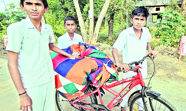 విద్యార్థులకు పనిపాఠం! 1