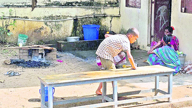 విద్యార్థులకు పనిపాఠం! 2